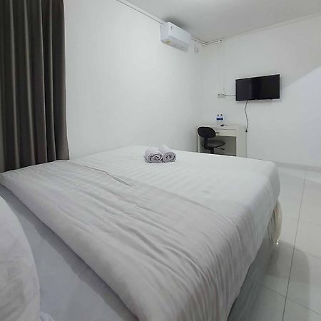 Отель Reddoorz Syariah At Jalan Godean Ngabean Экстерьер фото
