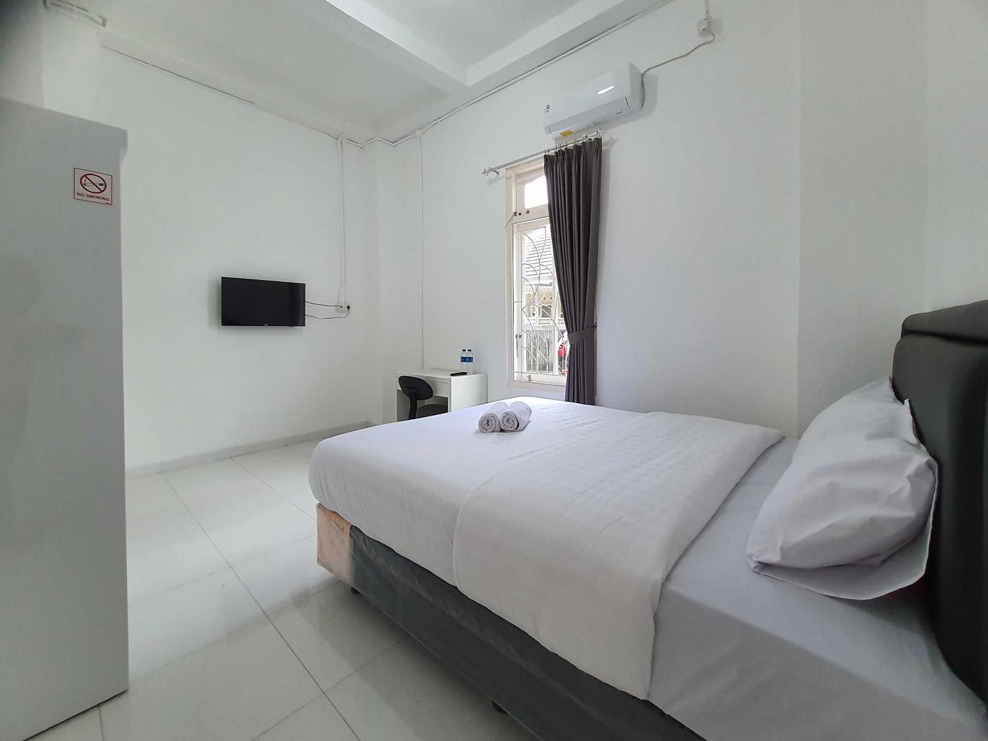 Отель Reddoorz Syariah At Jalan Godean Ngabean Экстерьер фото