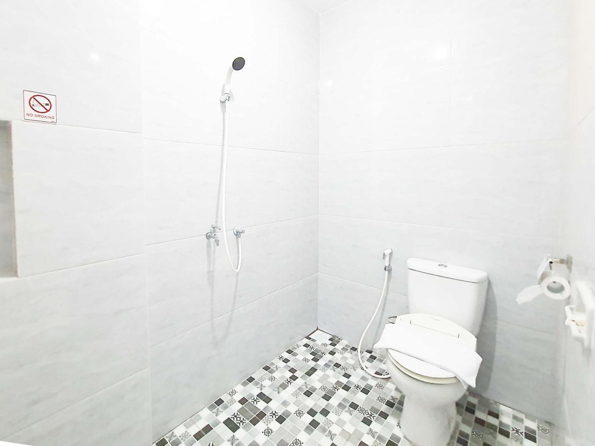 Отель Reddoorz Syariah At Jalan Godean Ngabean Экстерьер фото